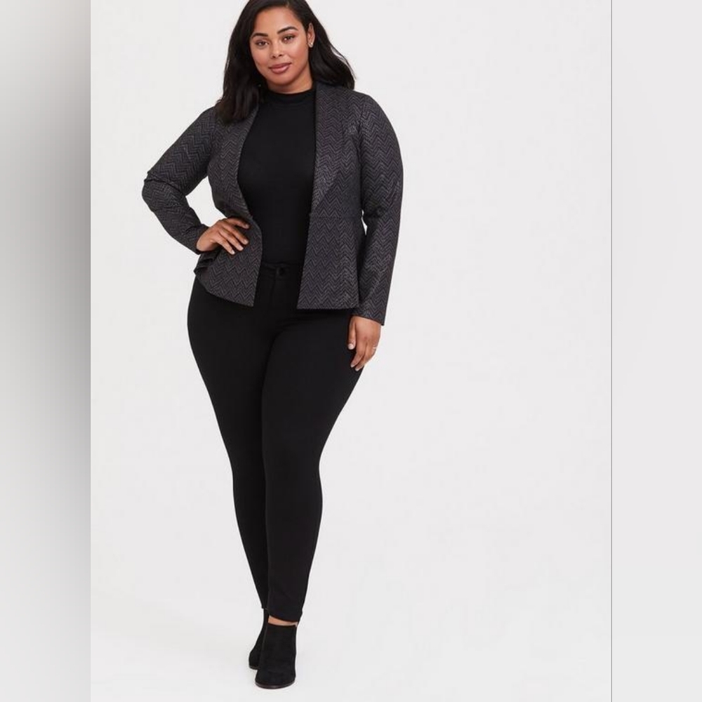 NWT TORRID Size 4 Studio Uptown Prem. Ponte Black Chevron Stretch Peplum Blazer - Picture 2 of 8